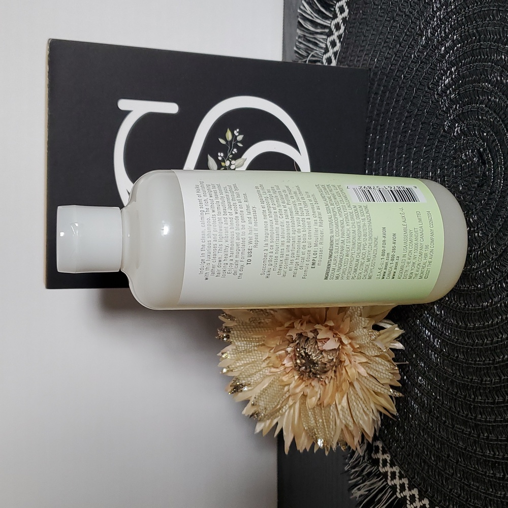 Avon Haiku Shampoo in Elegant White - Picture 3 of 5